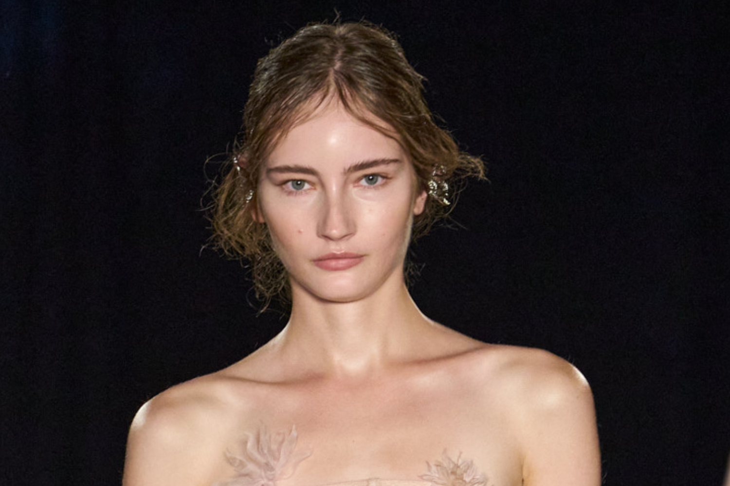 Savor Beauty Reveals the Backstage Ritual for Runway-Ready Skin at AKNVAS