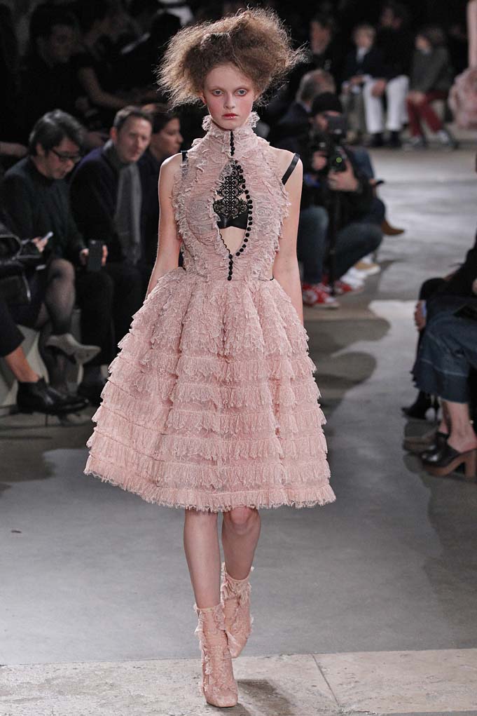 Alexander McQueen Fall 2015 - Daily Front Row