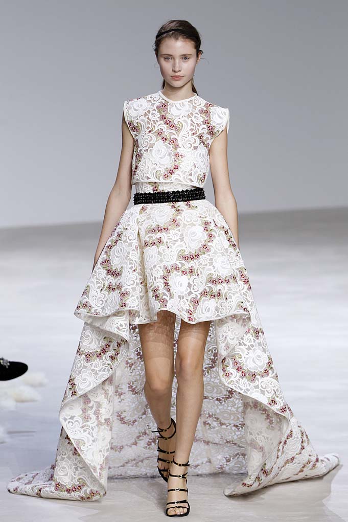 Giambattista Valli Haute Couture Spring 2016 - Daily Front Row