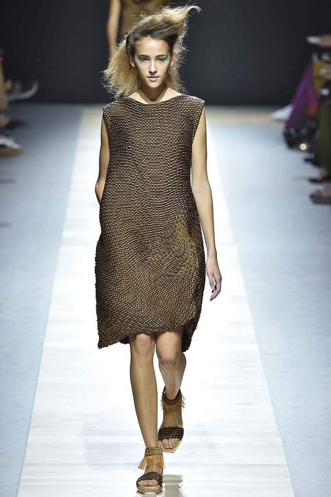 Issey Miyake Spring 2016 Ready-to-Wear Collection