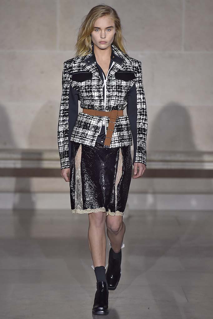 Louis Vuitton Closes Paris Fashion Week at the Louvre - Daily Front Row