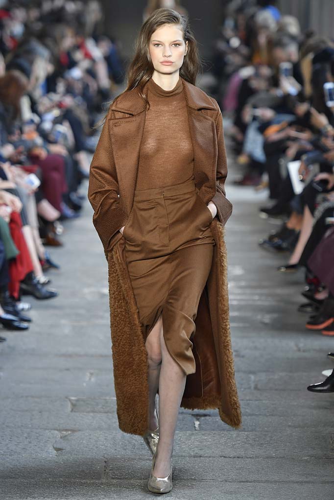 Max Mara Fall/Winter 2017 - Daily Front Row