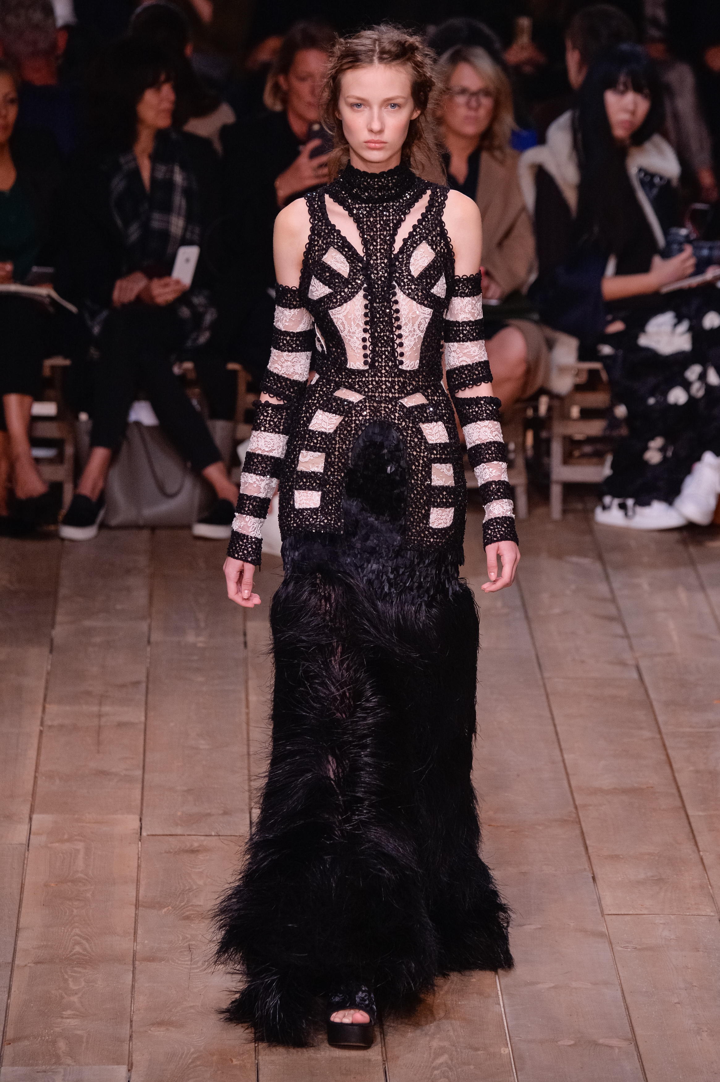 Sarah Burton's Fairy Tale for Alexander McQueen Spring 2016 - Daily Front  Row