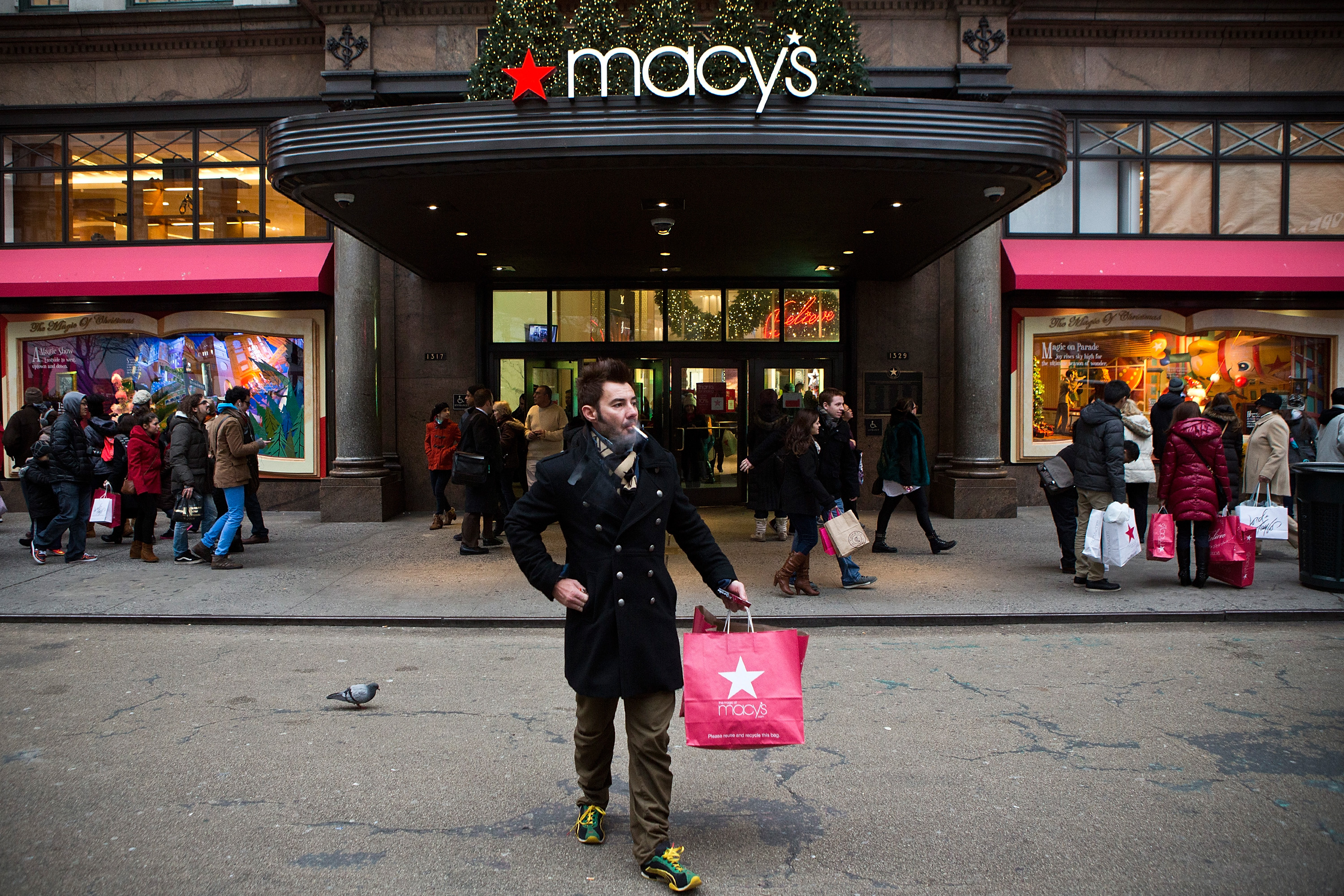 Macy's To Unveil Off-Price Macy's Backstage Stores In New York - Daily Front Row3000 x 2000