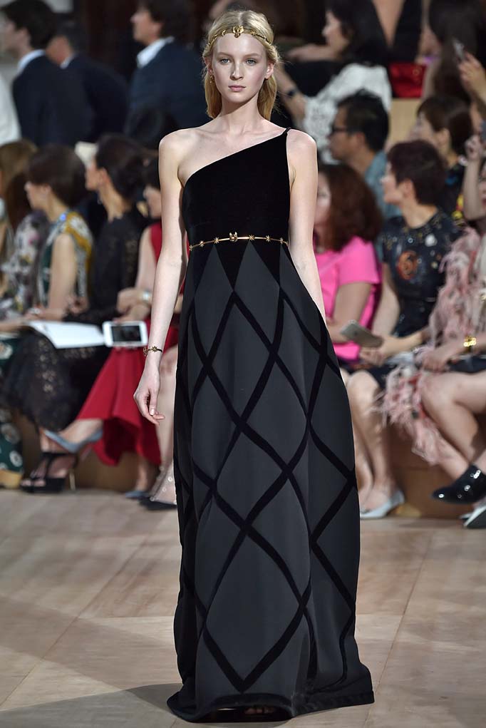 Valentino Couture Fall 2015 - Daily Front Row