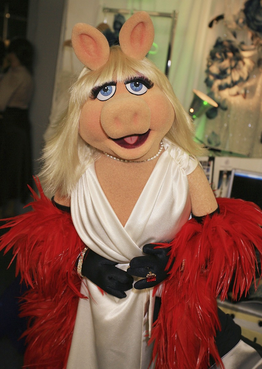 Miss Piggy attends the premiere of The Muppets Wizard of Oz at the  News Photo - Getty Images