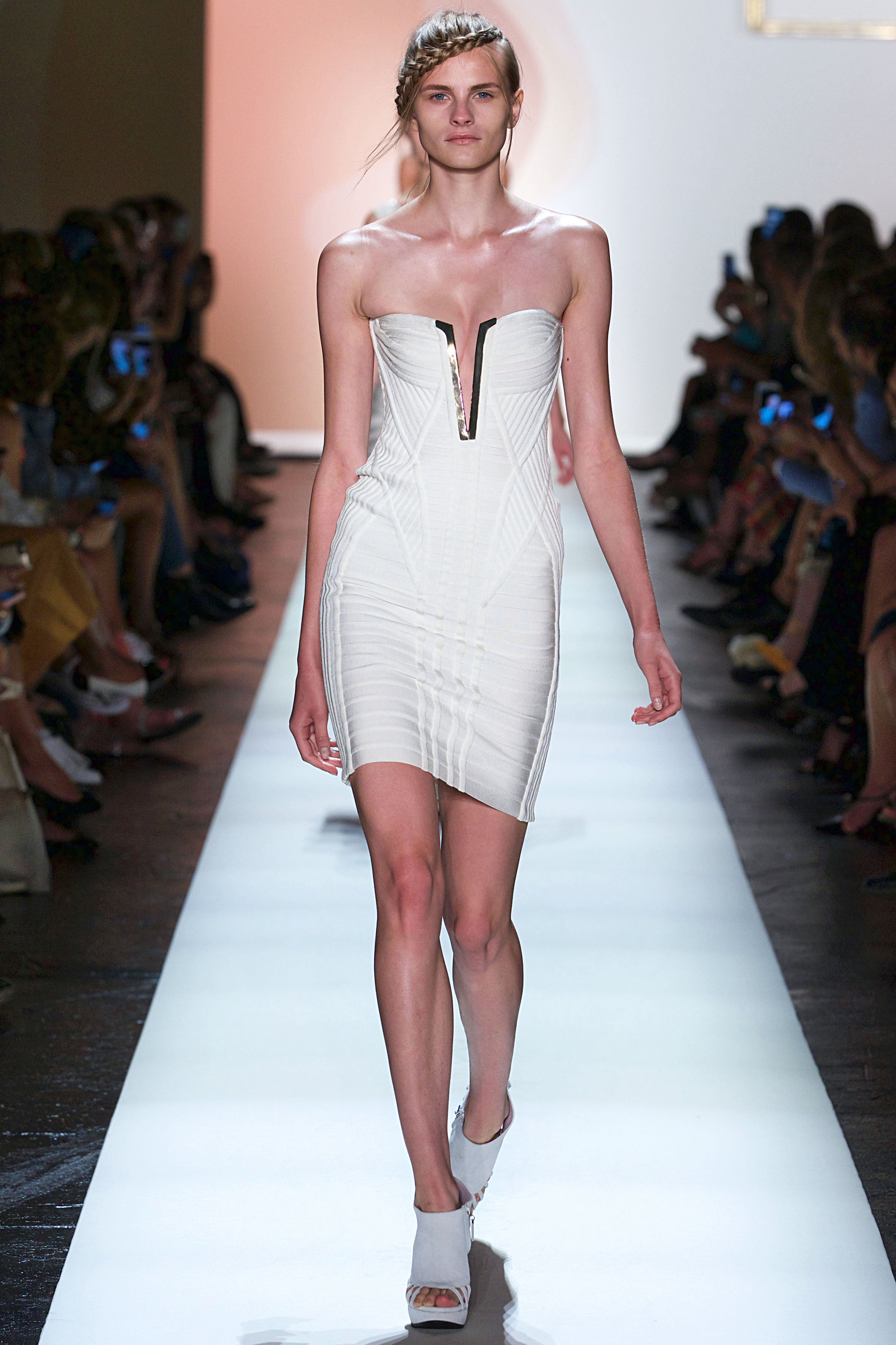 Herve Leger Spring Summer 2016 - Daily Front Row