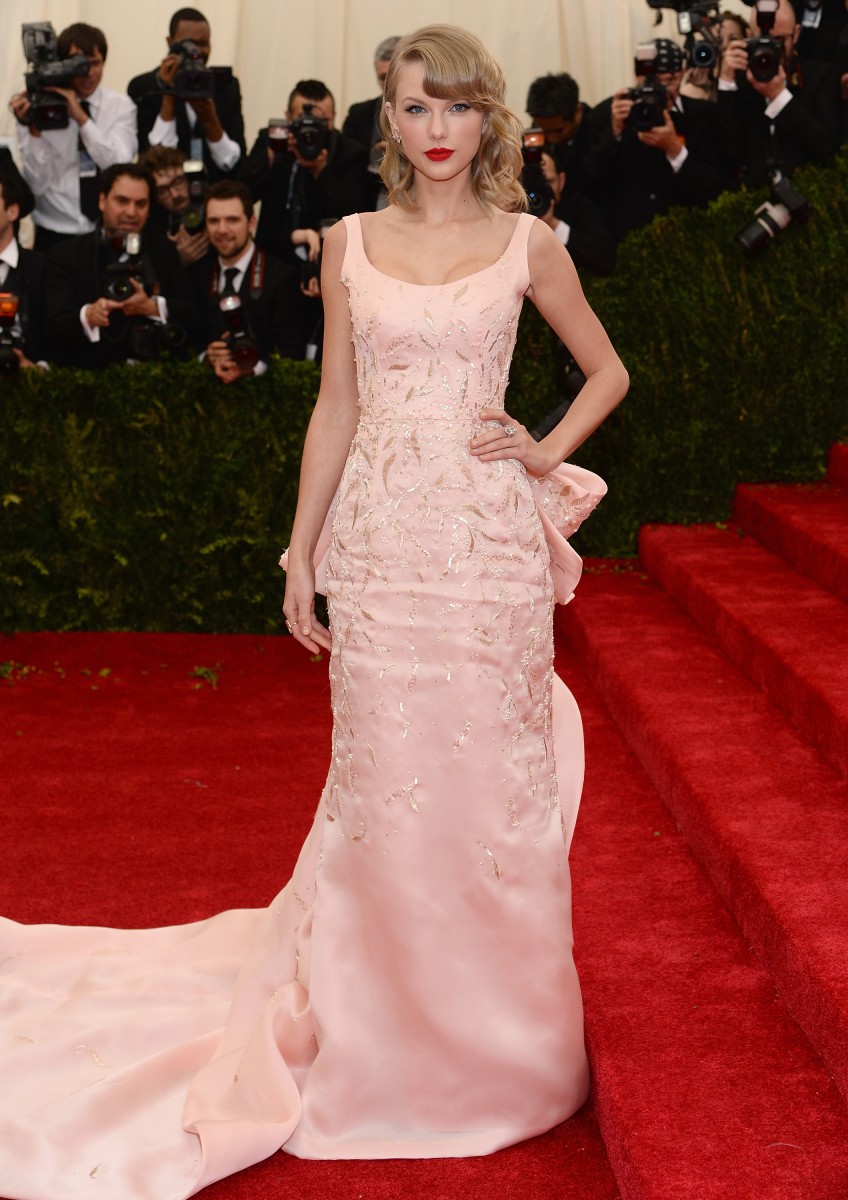 NEW YORK, NY - MAY 05: Musician Taylor Swift attends the "Charles James: Beyond Fashion" Costume Institute Gala at the Metropolitan Museum of Art on May 5, 2014 in New York City. (Photo by Dimitrios Kambouris/Getty Images)