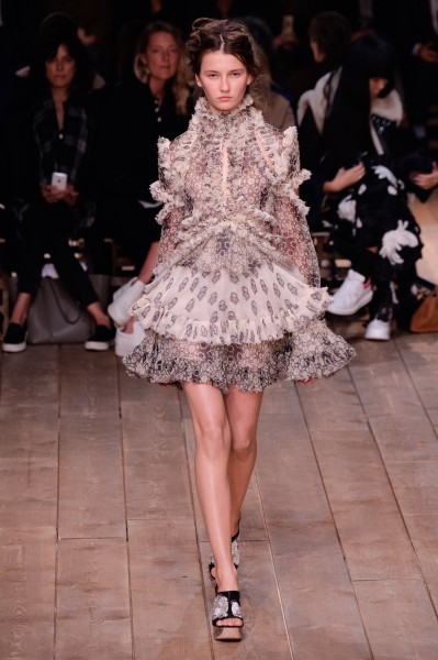 Sarah Burton's Fairy Tale for Alexander McQueen Spring 2016 - Daily ...