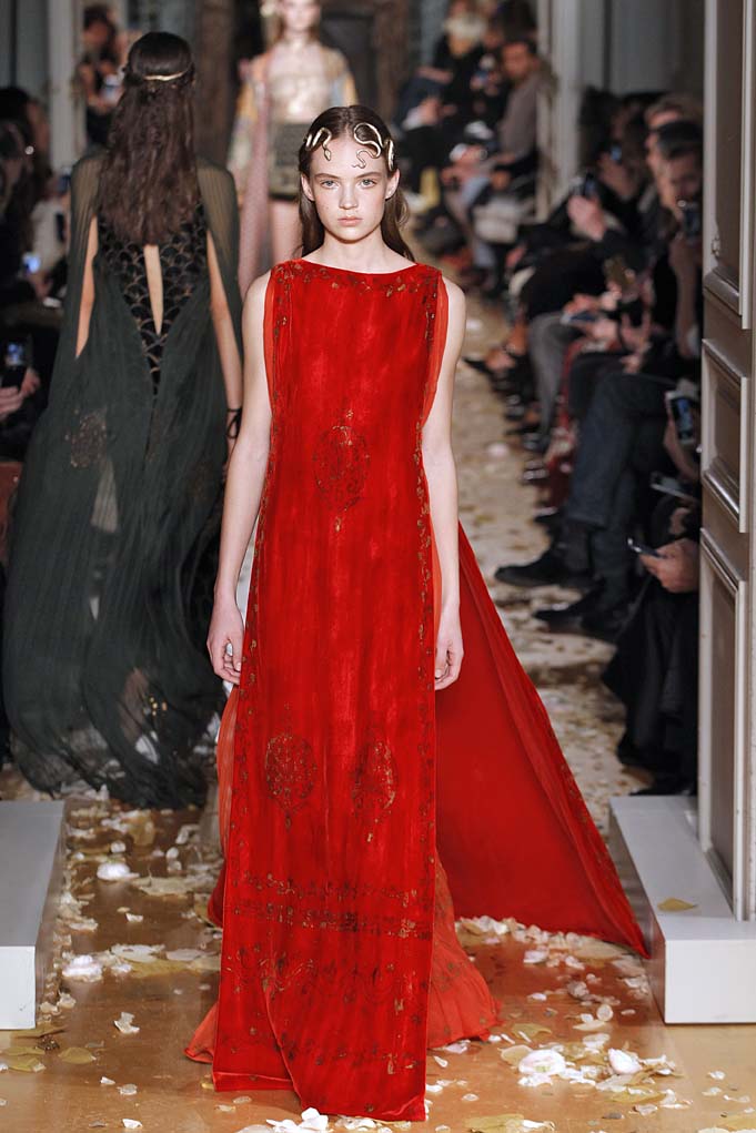 Valentino Haute Couture Spring 2016 - Daily Front Row