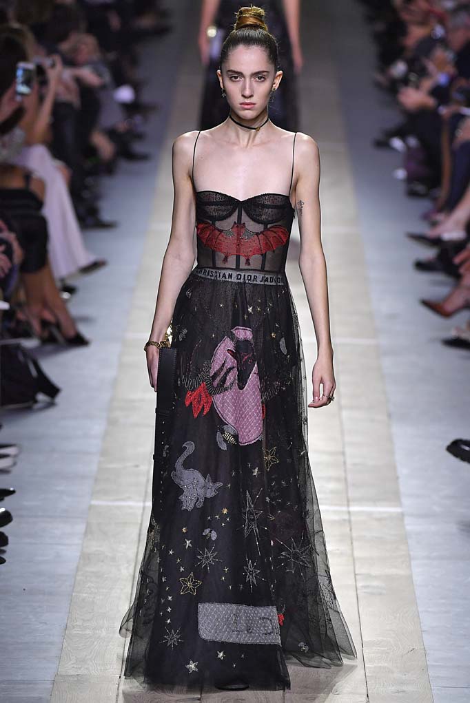 Maria Grazia Chiuri Creates a Dio(R)evolution at Christian Dior - Daily ...