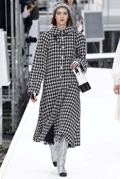 Blast Off! Chanel's Out of this World Fall/Winter 2017 Collection ...