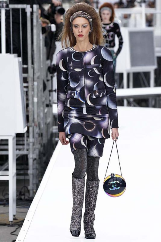 Chanel Does Space-Themed Fall/Winter 2017 Show - Chanel Paris