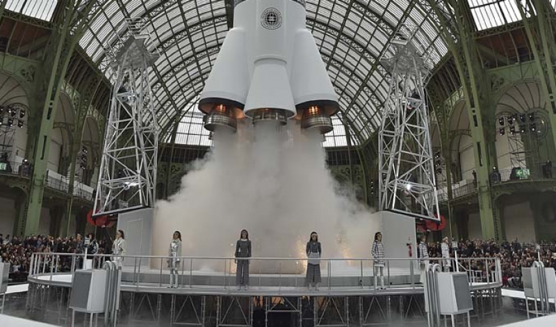 Runway Report: See How Karl Lagerfeld Launched a Rocket for Chanel's Paris  Fashion Week Show