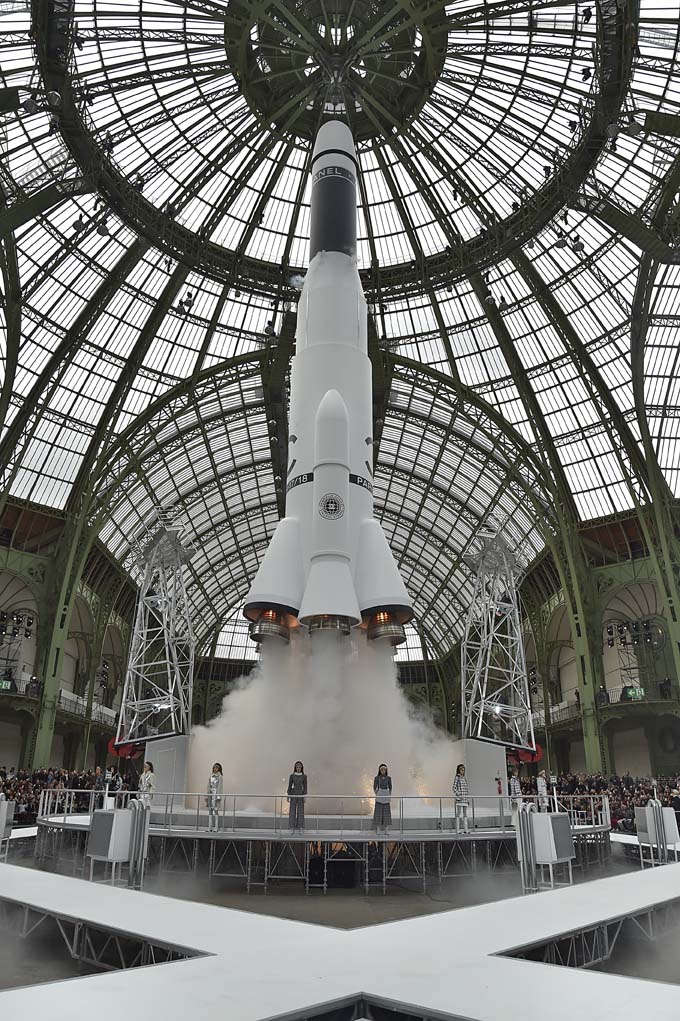 Blast Off! Chanel's Out of this World Fall/Winter 2017 Collection - Daily  Front Row