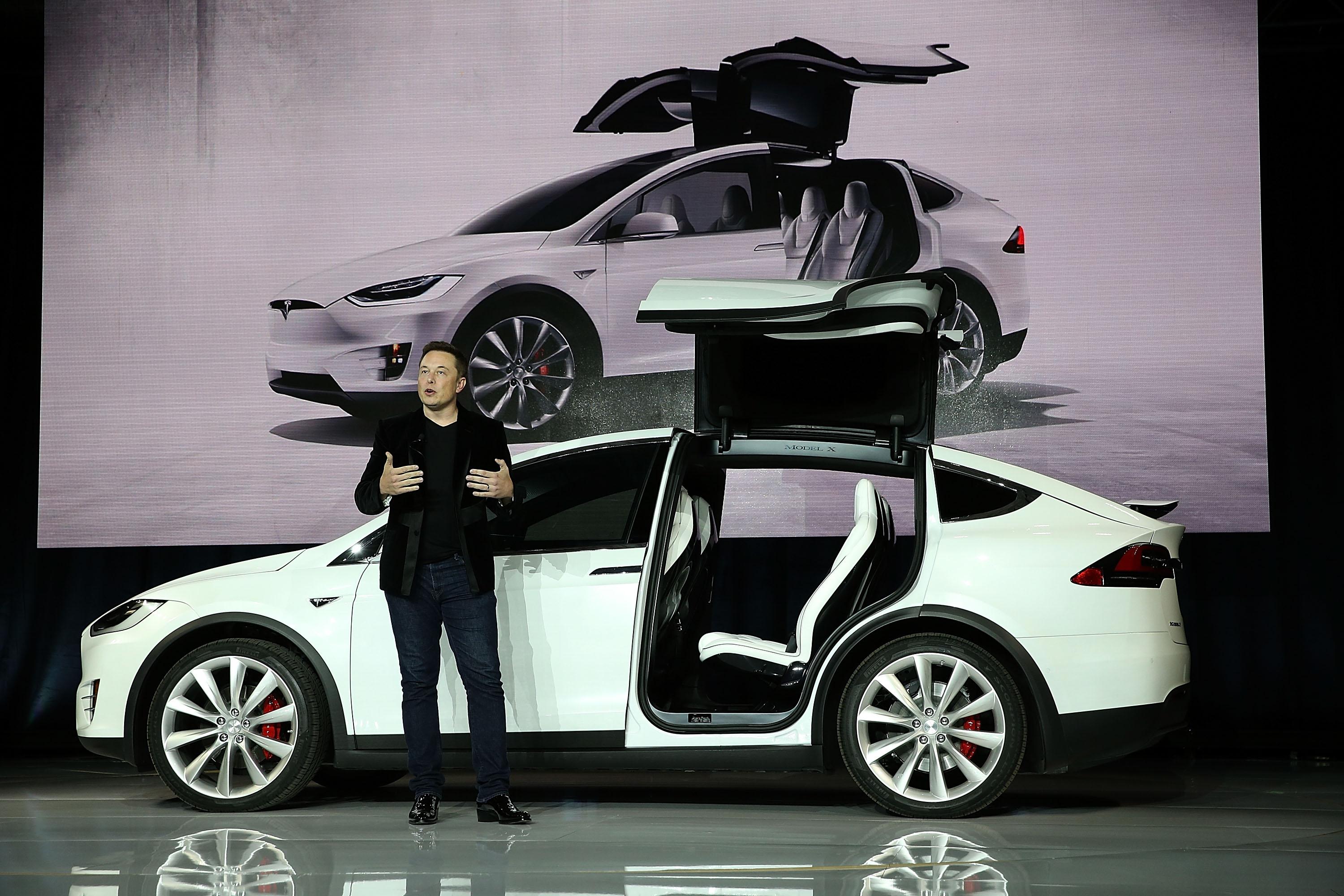 Tesla Debuts Its New Crossover Suv Model Tesla X Daily Front Row