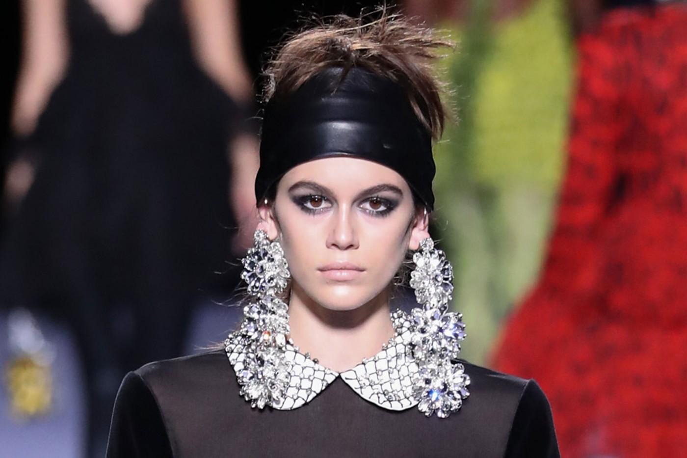 person Baron kapillærer 3 of Your Favorite Middle School Hair Accessories Are Trending at NYFW