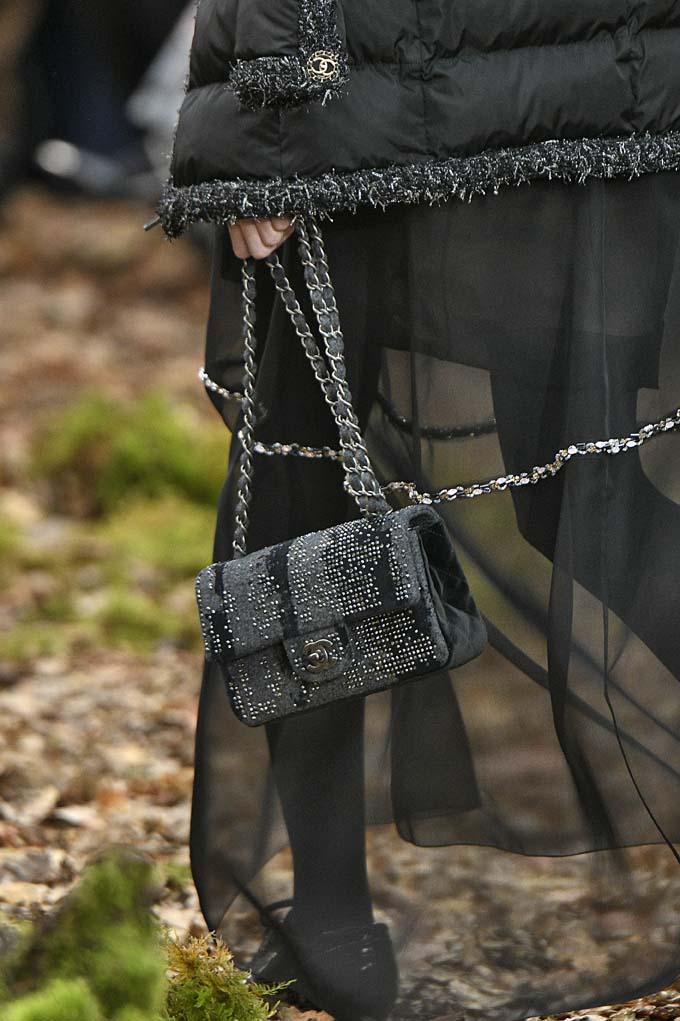 See All the New Bags From Chanel's Fall 2018 Show