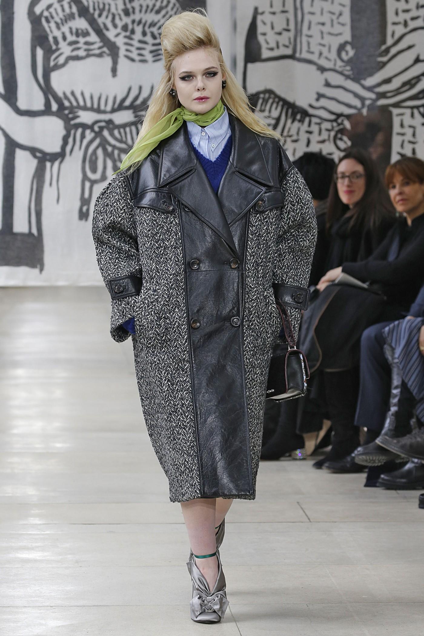 Elle Fanning Turns a Miu Miu Shopping Bag into a Major Fashion Moment