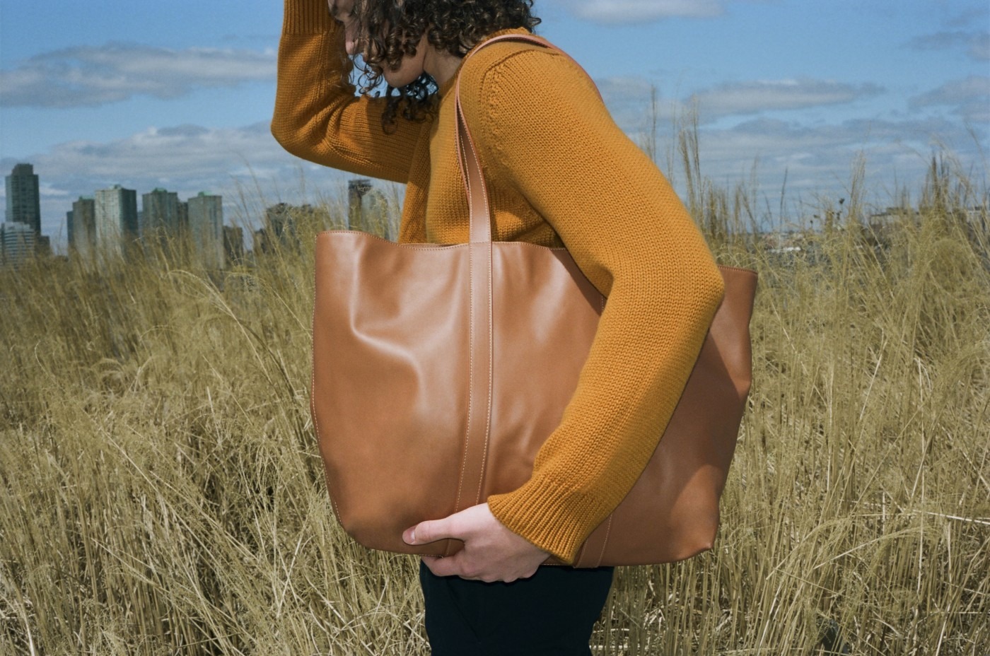 Introducing My New Addition: The Mansur Gavriel Bucket Bag - Arianna's Daily