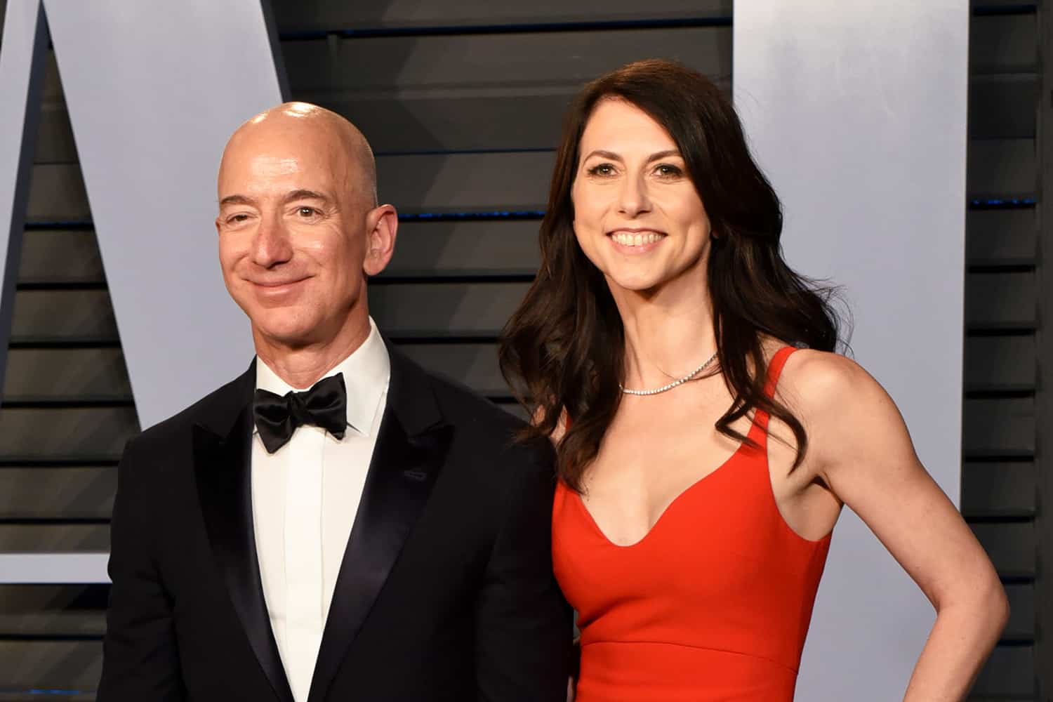 Jeff Bezos to Divorce, Dior Reschedules Due to Protests
