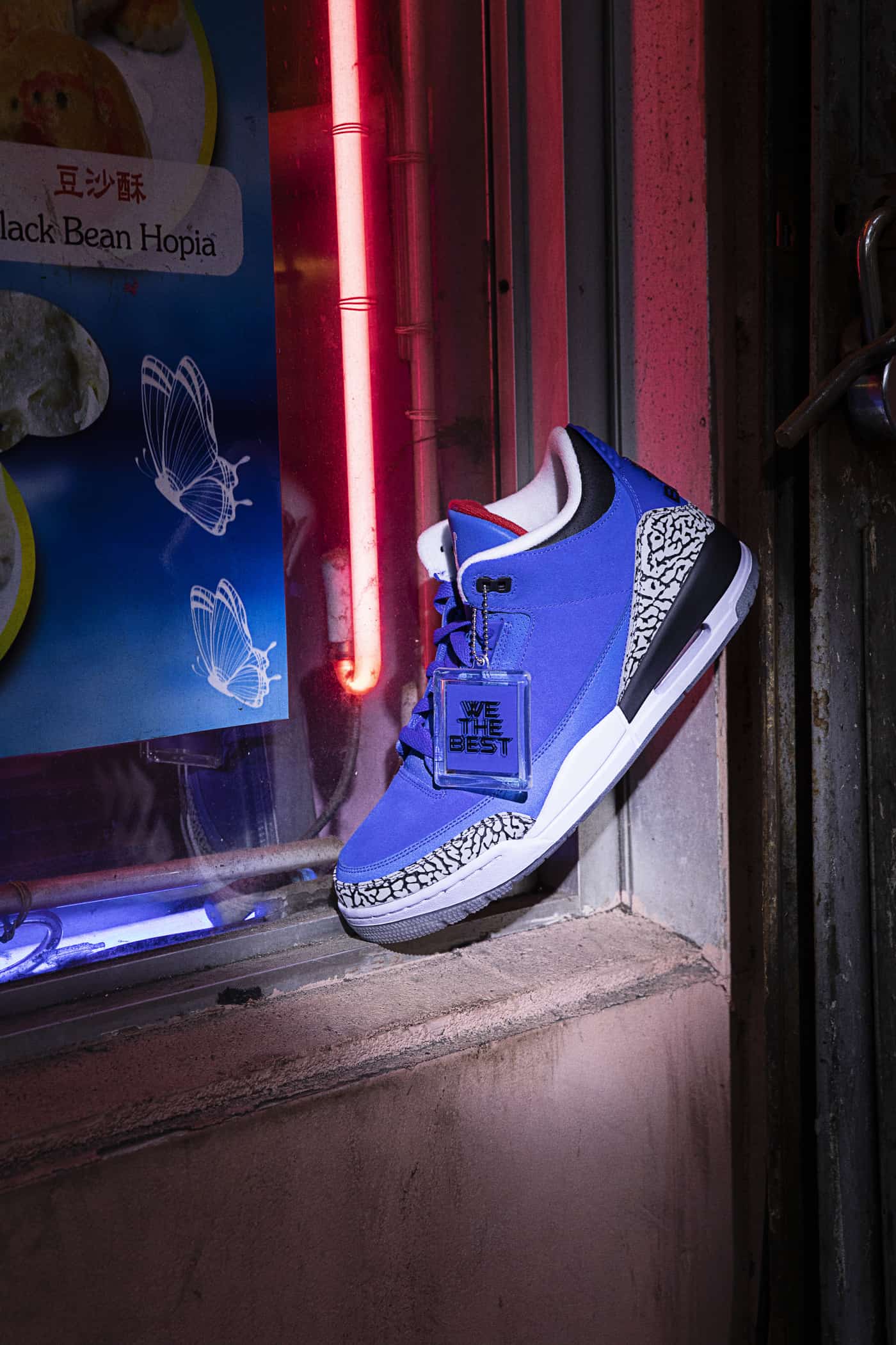 American Eagle Now Selling 50 000 Sneakers Daily Front Row