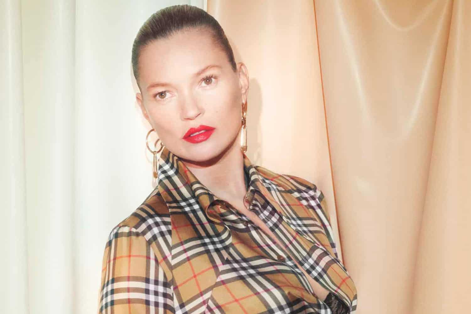 Kate Moss Models MARC JACOBS Resort 2023 Collection