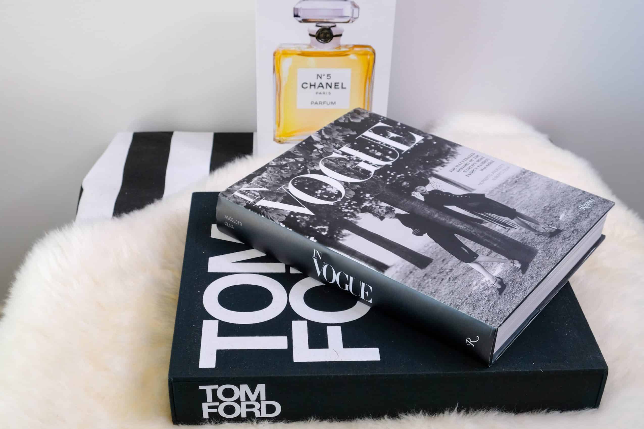 Книга тома форда. Книга Tom Ford. The Luxury collection книга. Tom Ford книга черная. Том Форд 002 книга.