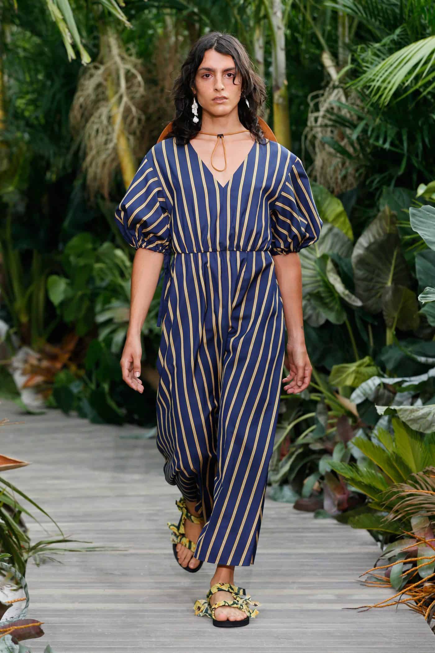 https://fashionweekdaily.com/wp-content/uploads/2020/09/JasonWu004-scaled.jpg