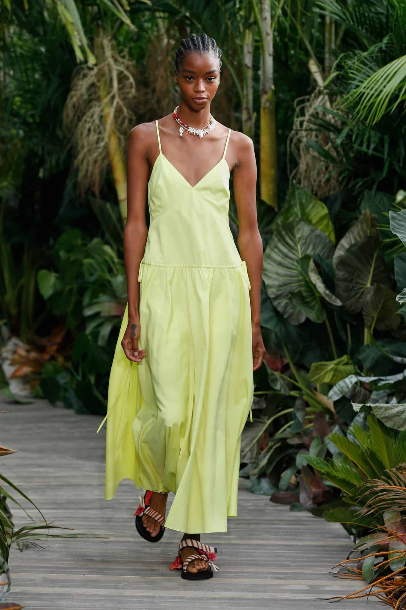 https://fashionweekdaily.com/wp-content/uploads/2020/09/JasonWu011-scaled.jpg