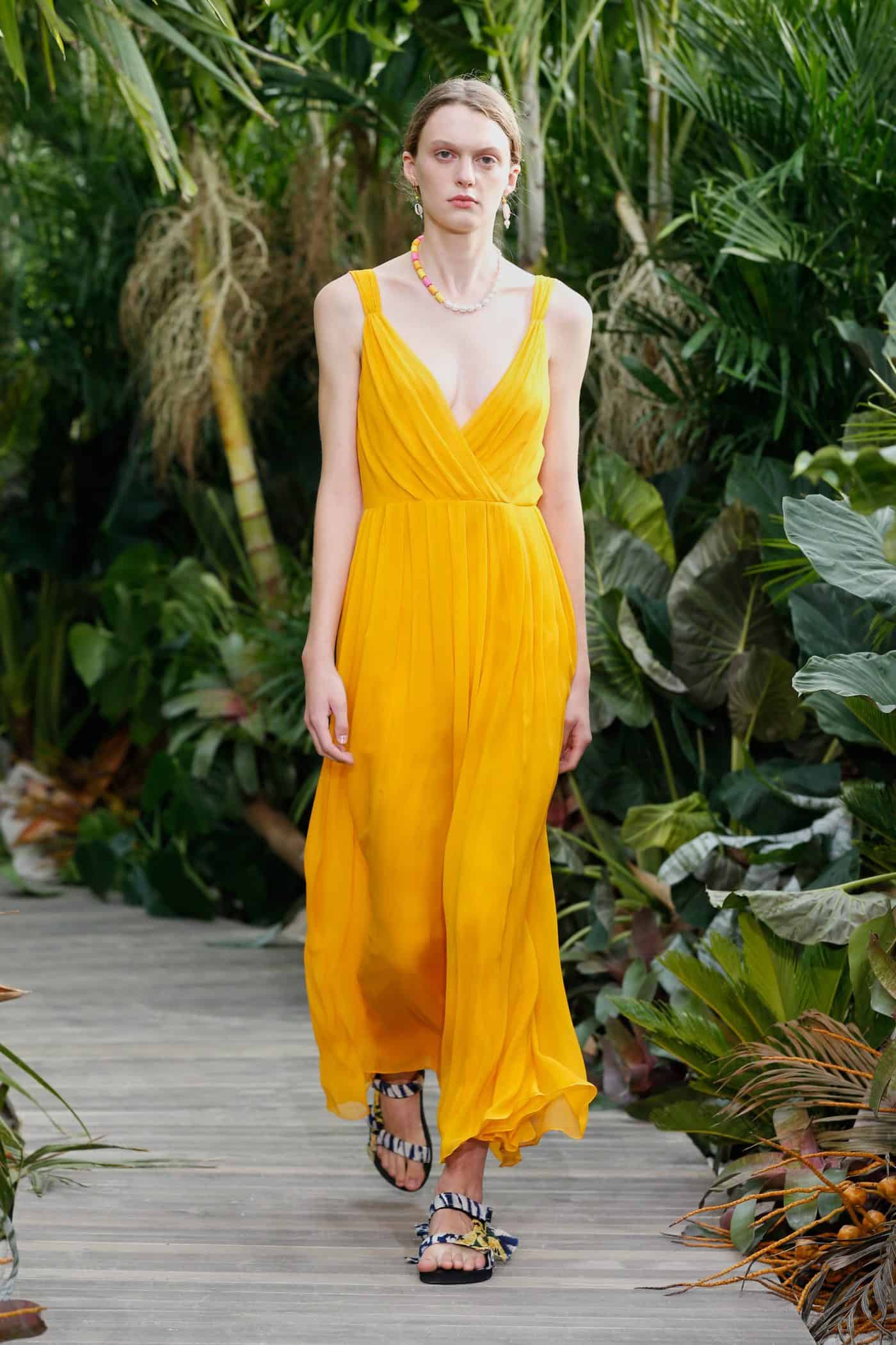 https://fashionweekdaily.com/wp-content/uploads/2020/09/JasonWu018-scaled.jpg