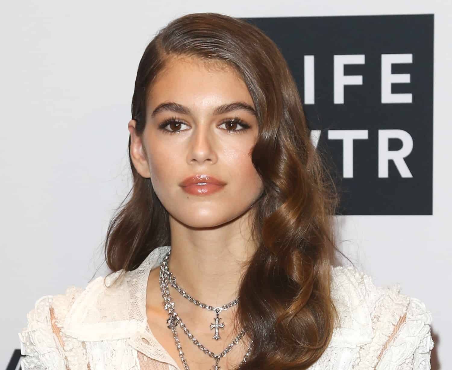 Kaia Gerber Reveals Beauty And Skincare Secrets !