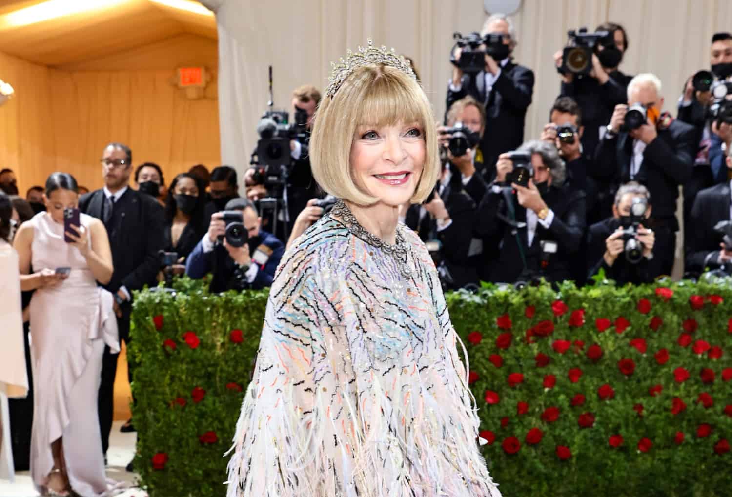 onszelf Onderzoek Elektrisch Daily News: Anna Wintour Didn't Know Who Wrote The Devil Wears Prada,  Rihanna & Bump's Met Statue, Cult Gaia Splashes Into Childrenswear, And  More - Daily Front Row
