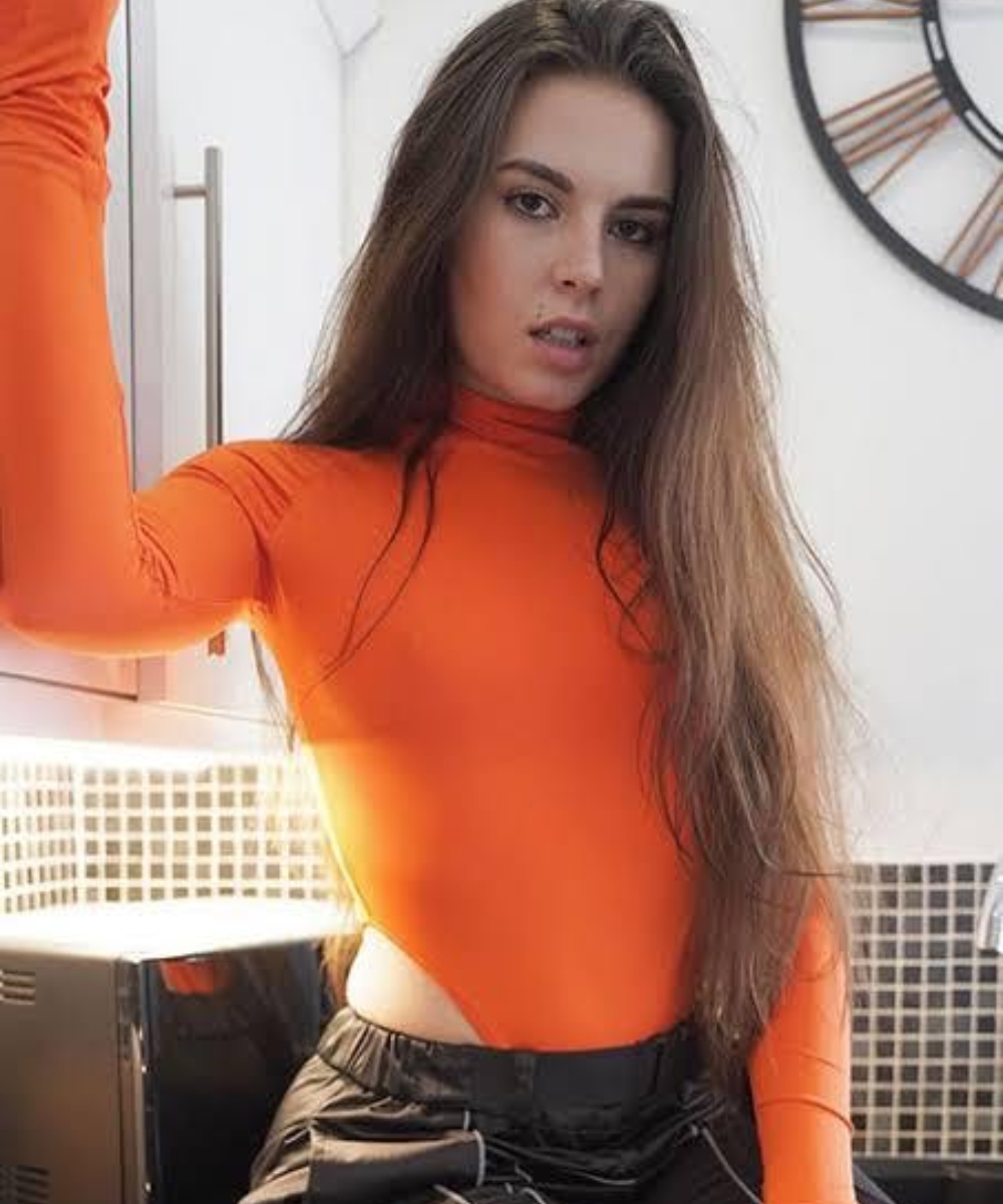 Model Lauren Alexis spreading her charm all over social media - Daily Front  Row