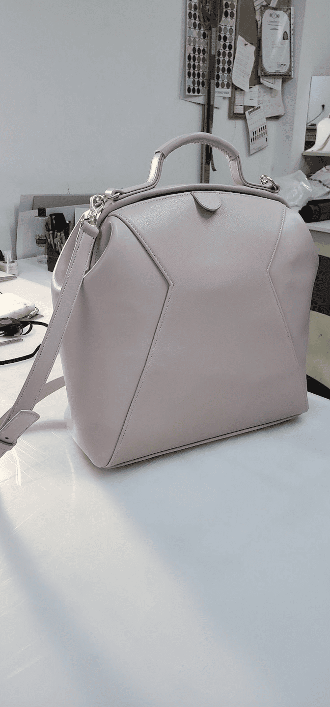 The 9 Best Anti-Theft Purses & Bags for Travel : Stylish & Crossbody Bags