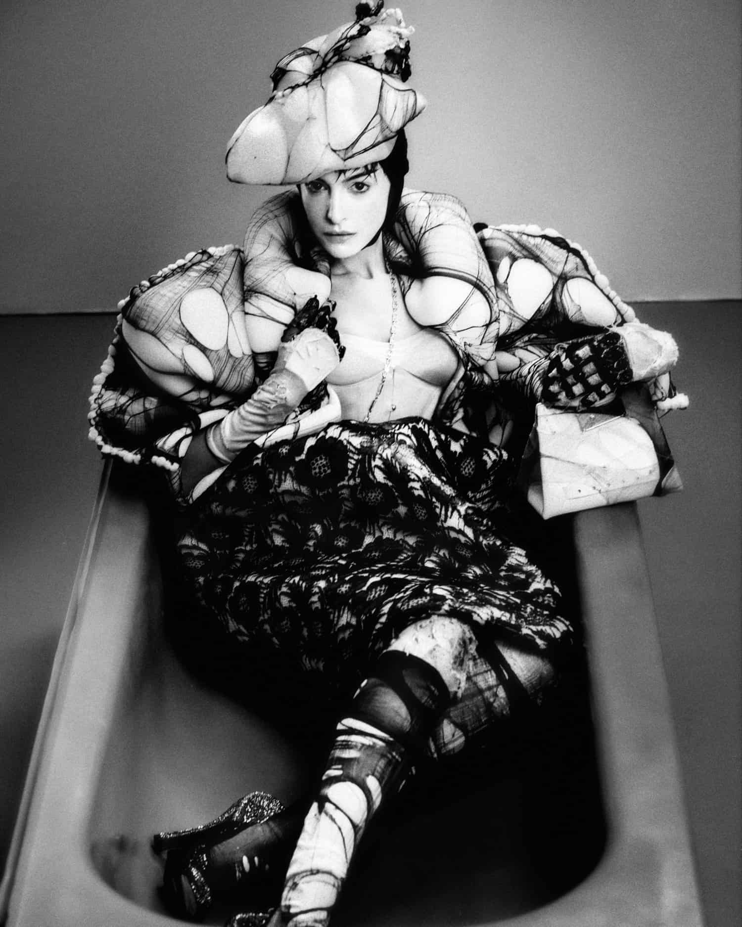 Anne Hathaway, V magazine, covers, Derke Blasberg, Maison Margiela, Dolce & Gabbana Alta Moda, Dior, Valentino