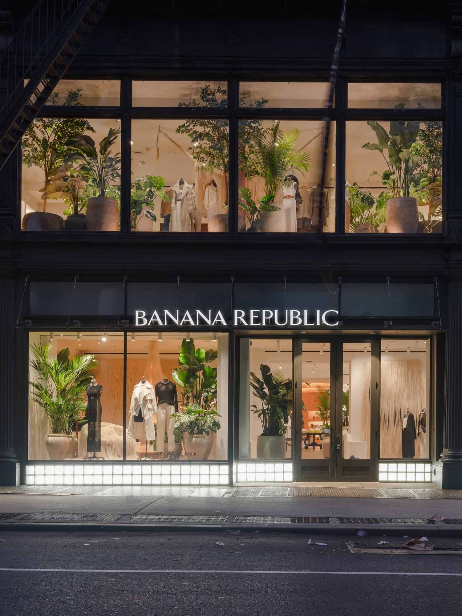 Banana Republic, stores, retail, Soho, shopping