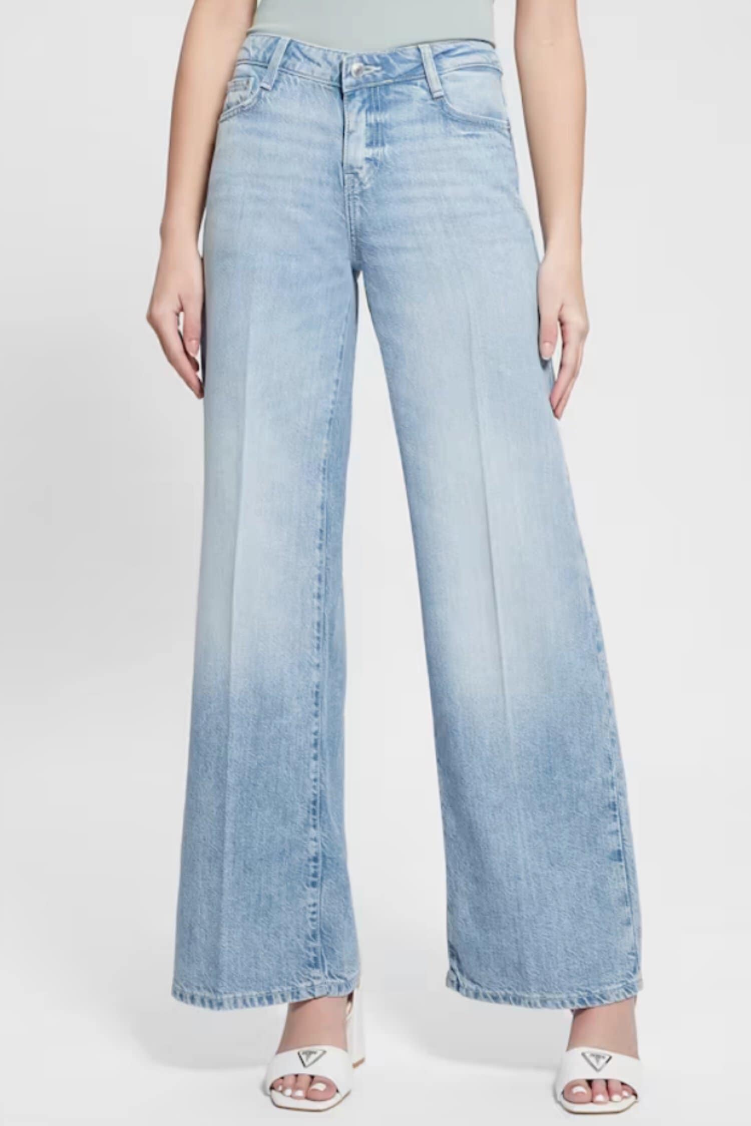 Guess, jeans, denim, blue jeans, flare jeans, fashion, summer fashion, summer outfits, chic outfits, shopping, summer shopping