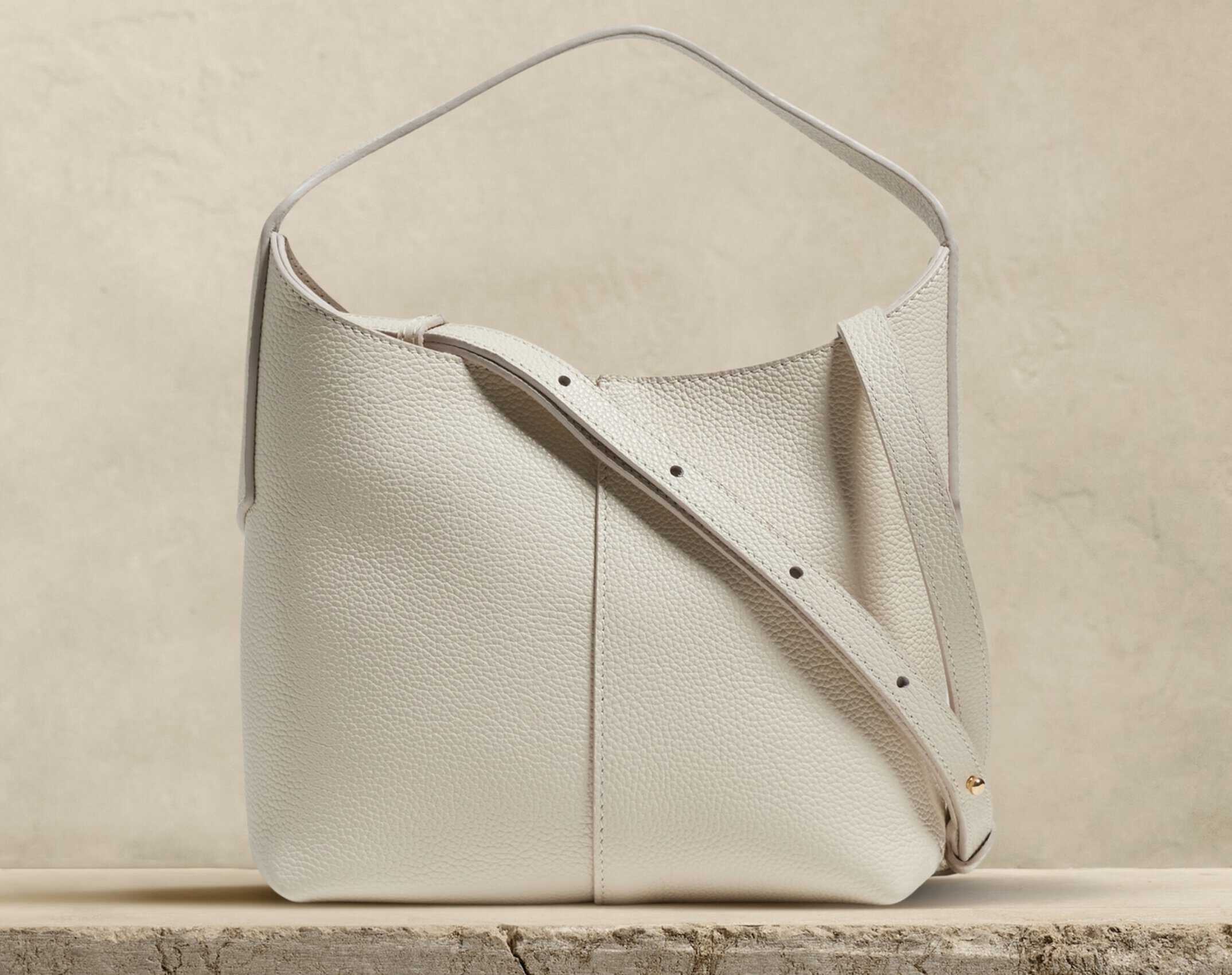 Banana republic beach bag deals