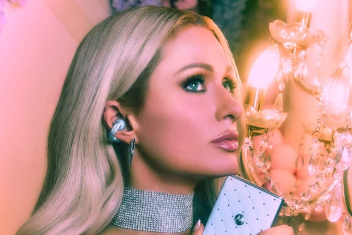 Paris Hilton, Motorola, Y2K fashion